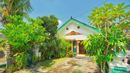 Prambanan House | Rumah Desa Homestay