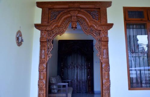 Parongpong House | Rumah Kuning Bandung