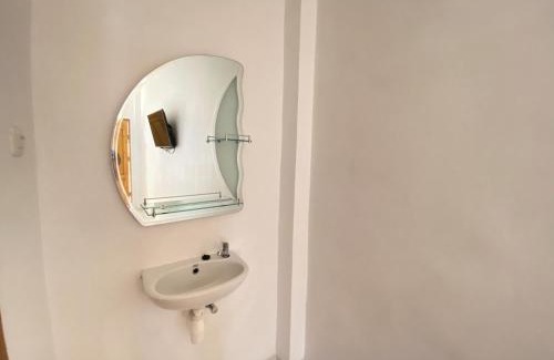 Bira Hotel | Rumah Windy Guest House Bira
