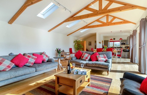 Beccles House | Rumi's Field - Three Bedroom House, Sleeps 6