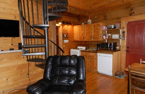 Wilson Creek Cabin | Rumples Retreat at Highland Hideaways - Arcade - Private Drive-in Theater
