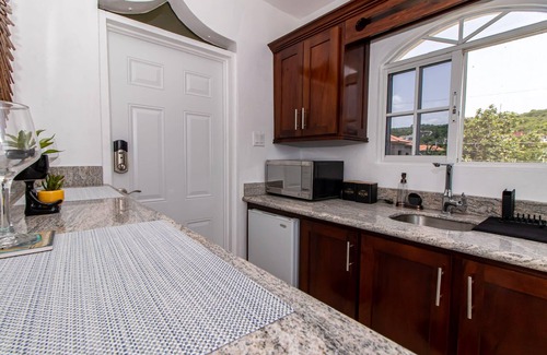 Runaway Bay Apartment | Runaway Bay Gem Suite