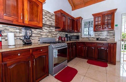 Runaway Bay Apartment | Runaway Bay Gem! Summ