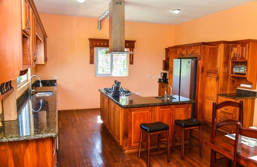 Runaway Bay Villa | RunAway to Tranquility