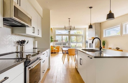 Teepee Town House | Rundleview - Impeccable Design and Private Hot Tub