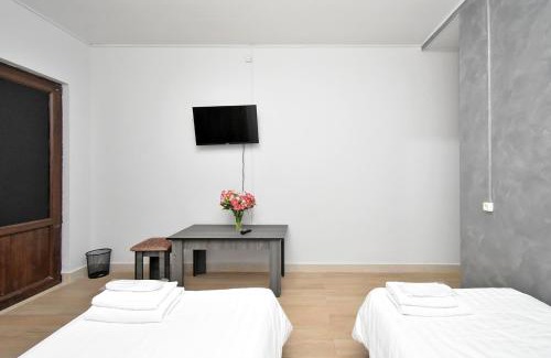 Parakar Apartment | Runway Rooms