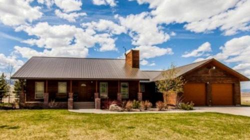 Cameron House | Rural Cabin Rental near Madison River in Ennis, Montana