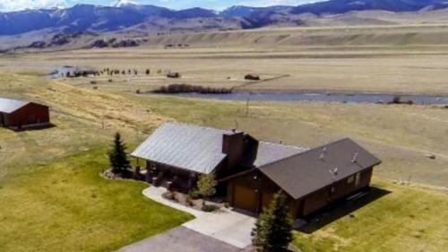 Cameron House | Rural Cabin Rental near Madison River in Ennis, Montana