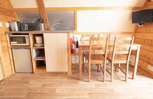 Leven Cabin | Rural Cosy Cabin With Beautiful Views Over Fife