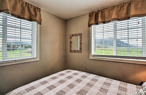 Harrisburg Cottage | Rural Cottage 20 Min to Eugene w/Mt Tom Views!