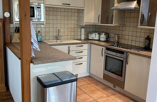 Sandown Cottage | Rural getaway ideal for walking & cycling, golf & beaches nearby