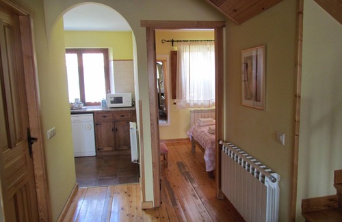 Navarredonda de Gredos Cottage | Rural house Gredos allows animals, terrace overlooking the Gredos