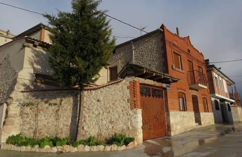 Cuevas de Provanco Cottage | Rural house (full rental) El Amanecer de Sara for 8 people