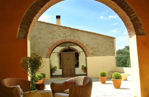 Garriguella Cottage | Rural house (full rental) Mas Hortus for 13 peopleOffers