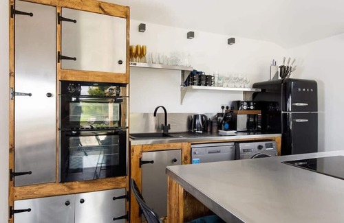 Chichester Ski Chalet | Rural Lodge Retreat with Hot Tub