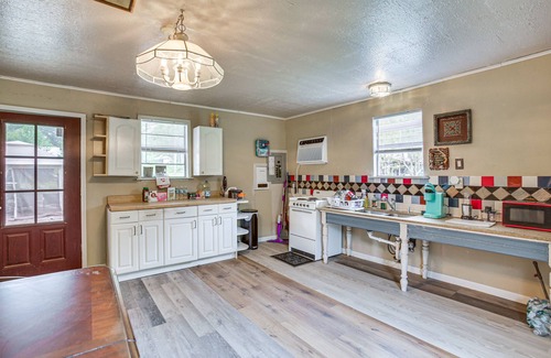 Fluker House | Rural Louisiana Vacation Rental w/Fire Pit!