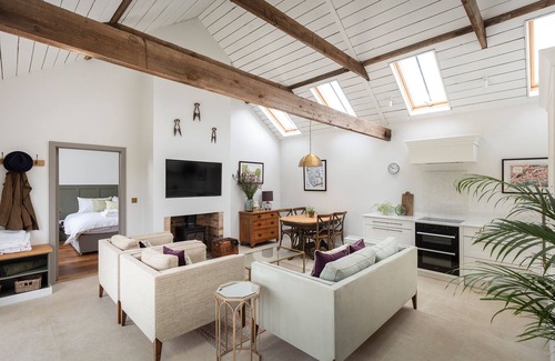 Stamford Cottage | Rural, luxury cottage in England's finest stone town, Stamford.