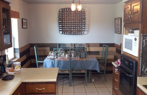 Dublin Bed & Breakfast | Rural Oasis - Cowboy's Private Room & Private Bathroom