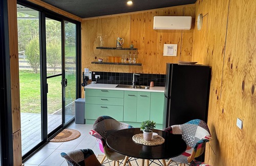 Inverloch Cottage | Rural Retreat - 5 mins from town and beaches