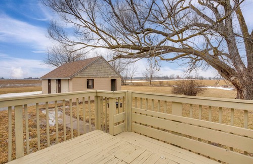 Bedford Cottage | Rural Retreat Near Golf Courses in Ottawa Lake!
