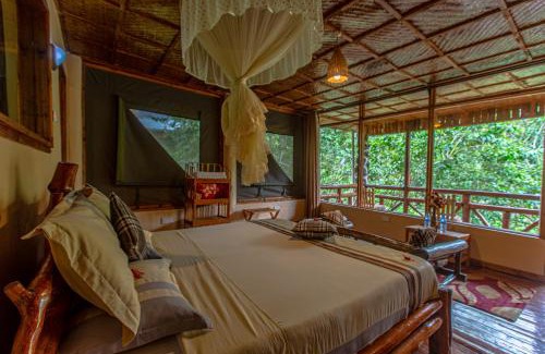 Western Region Cabin | Rushaga Gorilla Lodge