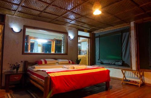 Western Region Cabin | Rushaga Gorilla Lodge