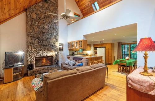 Whittier Cabin | Rushing Creek - Creekside Cabin