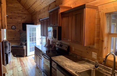Deep Gap Cabin | Rushing Trout Stocked Creek in backyard. FIBER OPTICS WIFI Hot Tub!