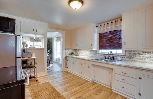 Rusk Cottage | Rusk Retreat w/Fire Pit, Grill & Countryside View