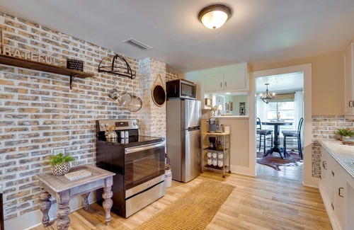 Rusk Cottage | Rusk Retreat w/Fire Pit, Grill & Countryside View