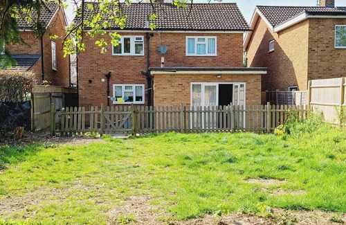 Crawley House | Rusper Retreat - Spacious Home Near Gatwick