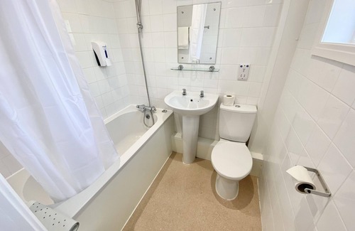 Horley Hotel | Russ Hill Hotel
