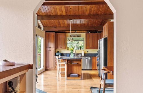 Hacienda House | Russian River Retreat with Hot Tub, BBQ, & Deck