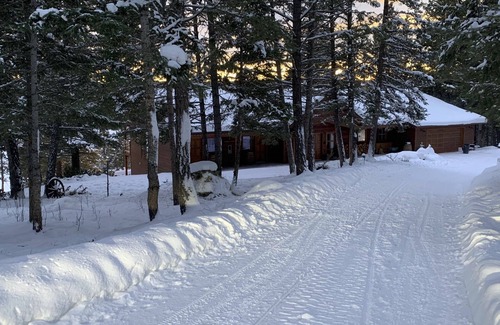 Lone Butte Apartment | Rustic 1 Bdrm Suite, Lakeside - Wolf Den