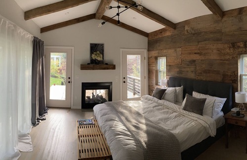Jefferson Other | Rustic 1850 Farmhouse and Gardens on 5 acres!