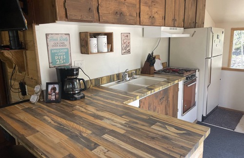 Indian Mountain House | Rustic 2-Bedroom Cabin on 2 Acres