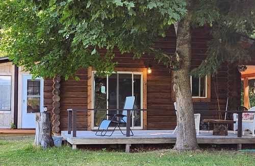 Troy Cabin | Rustic 4-bedroom, lakefront, log cabin on Bull Lake!