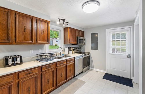 New River House | Rustic 4BR Mountain Escape – Family & Pet-Friendly Retreat Near Virginia Tech