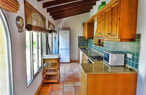 Altea Villa | Rustic and cheerful villa in Altea, Costa Blanca, Spain with private pool for 10 persons