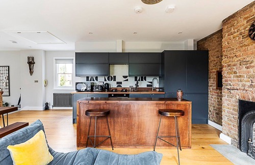 Brixton Hill Apartment | Rustic and Contemporary Haven in Brixton