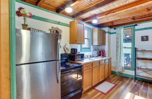 Taswell Cabin | Rustic Brina Breeze Cabin!