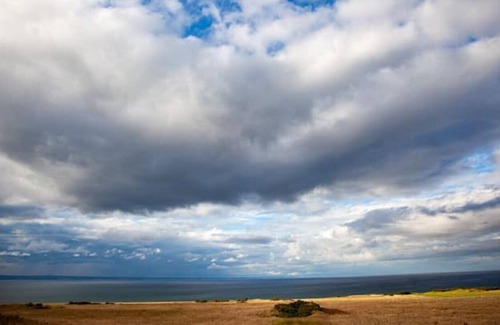 St. Andrews Cabin | Rustic cabin 9, sea views from rewilded farm
