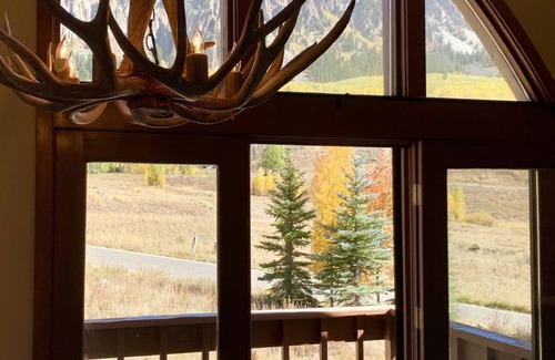 Crested Butte Condo | Rustic Cabin Condo With Soaring Views of Mt. Crested Butte