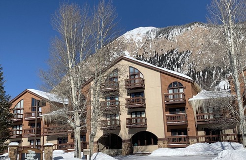 Crested Butte Condo | Rustic Cabin Condo With Soaring Views of Mt. Crested Butte