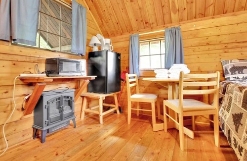 Bloomington Cabin | Rustic Cabin with Pool Access