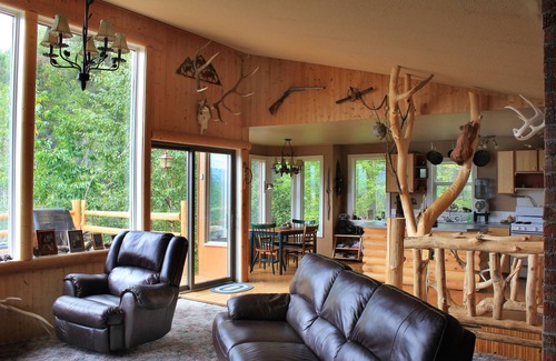 Columbia Falls House | Rustic Cedar Home Near Glacier National Park