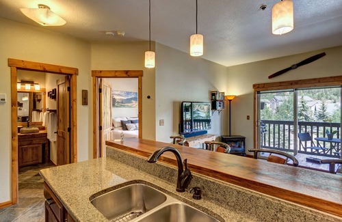 Breckenridge Condo | Rustic & Charming Breckenridge Getaway