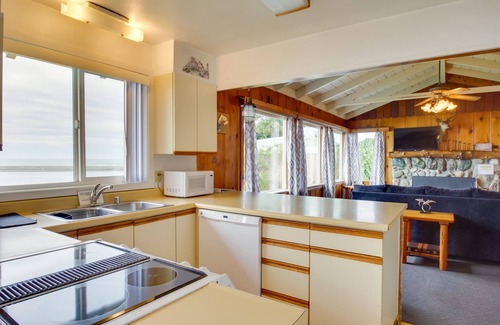 Smith River Cottage | Rustic Coastal Smith River Cottage w/Ocean Views!