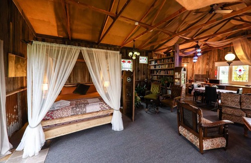 Kingston Apartment | Rustic cosy retreat, with library, fireplace, films and a Four Poster Bed.
