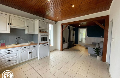 Sallertaine Cottage | Rustic cottage in Vendée Marshes, near beaches